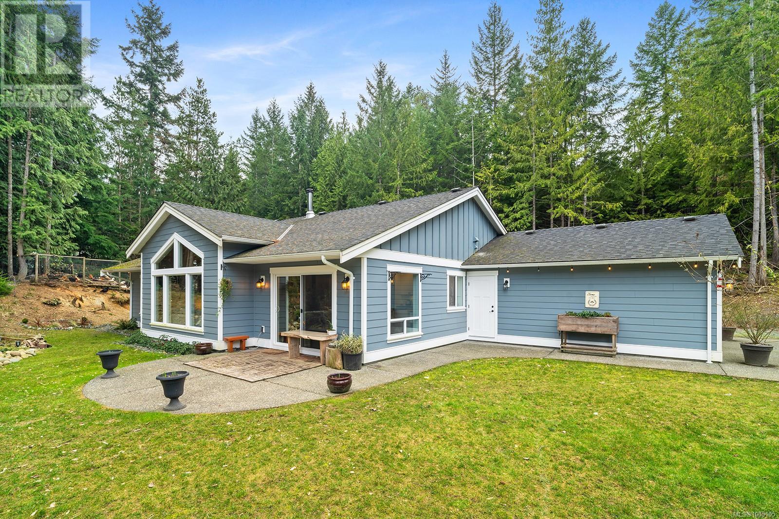1065 Spider Lake Rd, Qualicum Beach, BC V9K 2L7