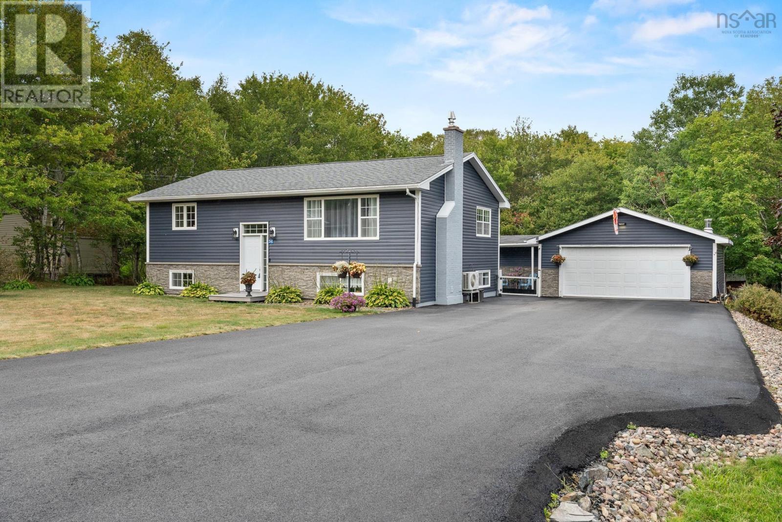 36 Rockwell Dr, Mount Uniacke, NS B0N 1Z0