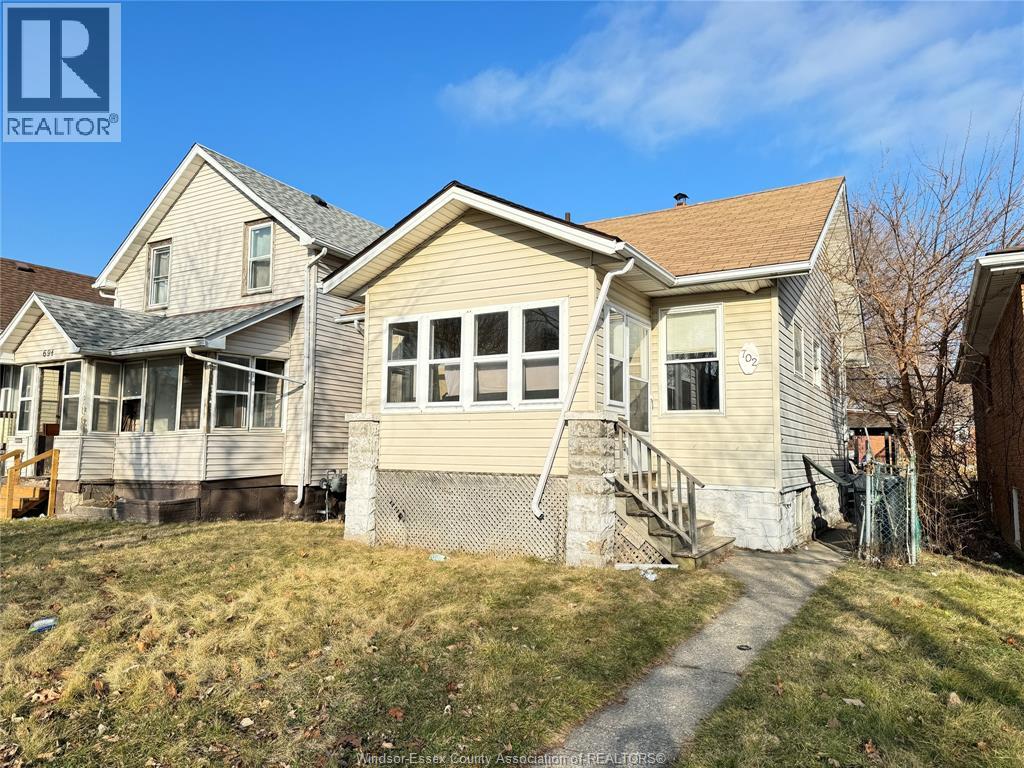 702 Randolph, Windsor, ON N9B 2T8