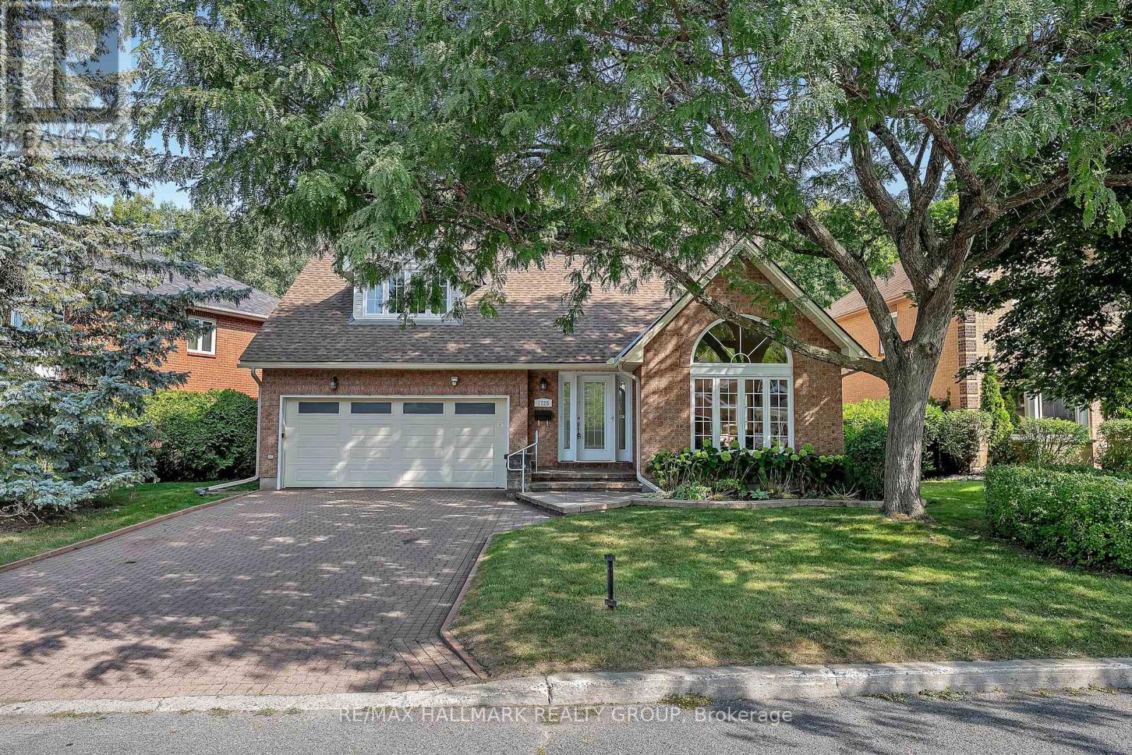 1725 Autumn Ridge Dr, Ottawa, ON K1C 6Z1