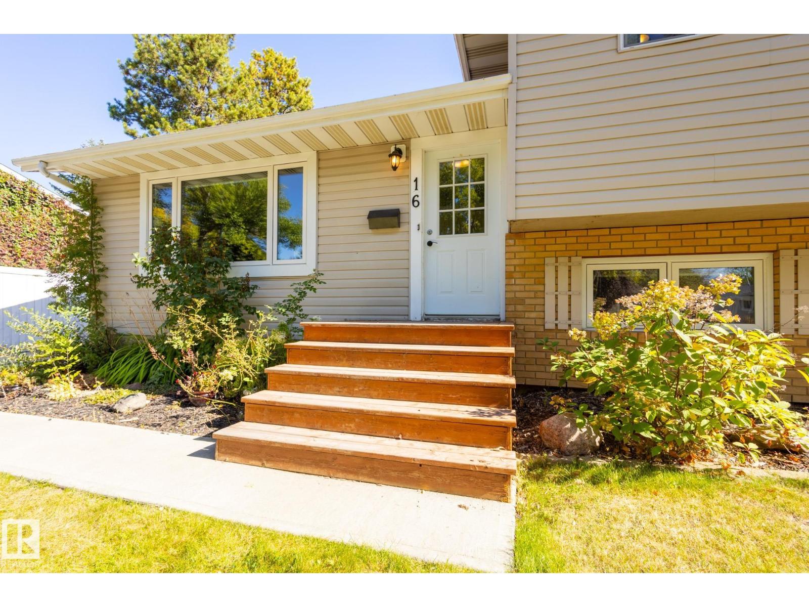 16 Larose Dr, St. Albert, AB T8N 1S6
