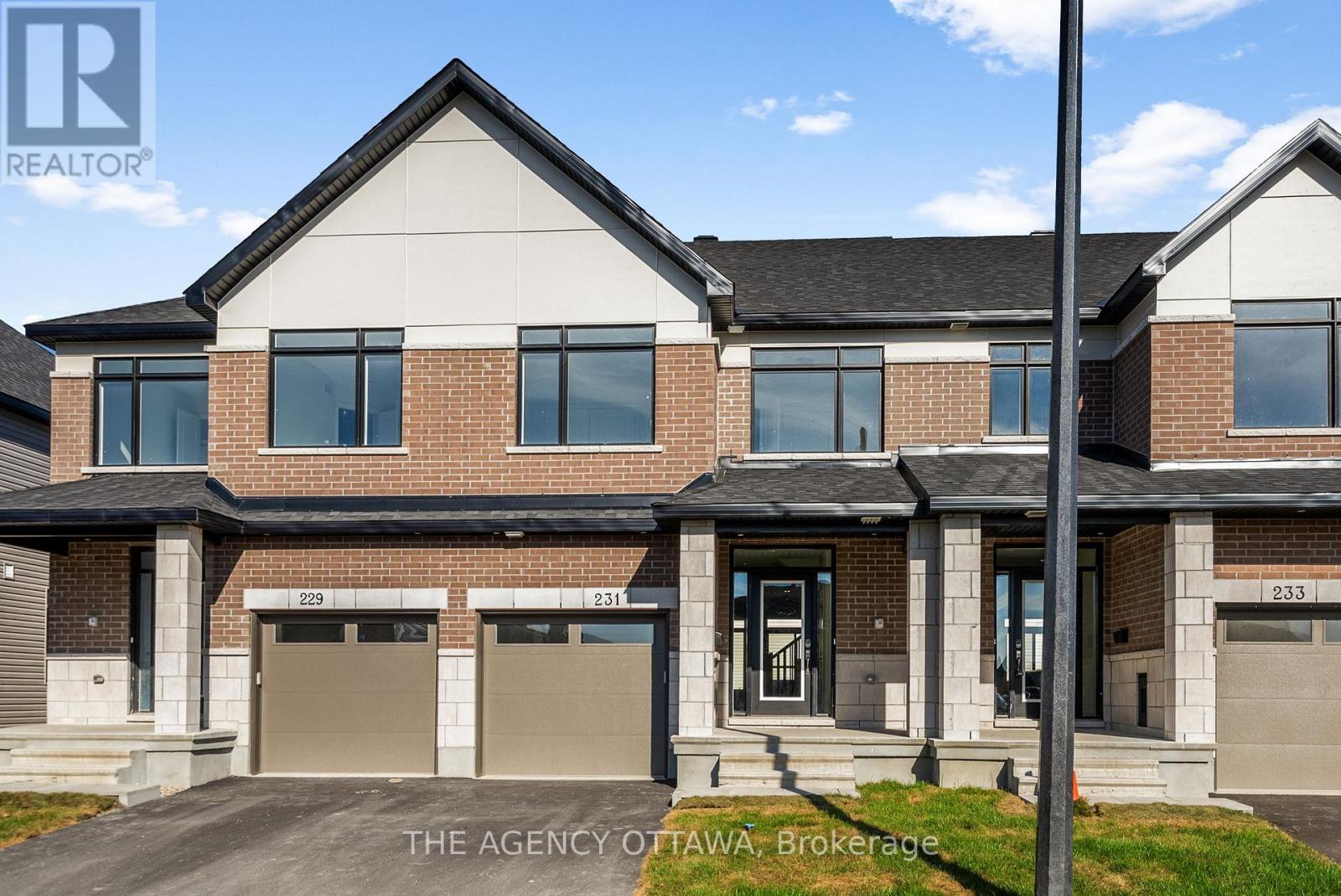 231 Gretsch Rd, Ottawa, ON K1T 0X2