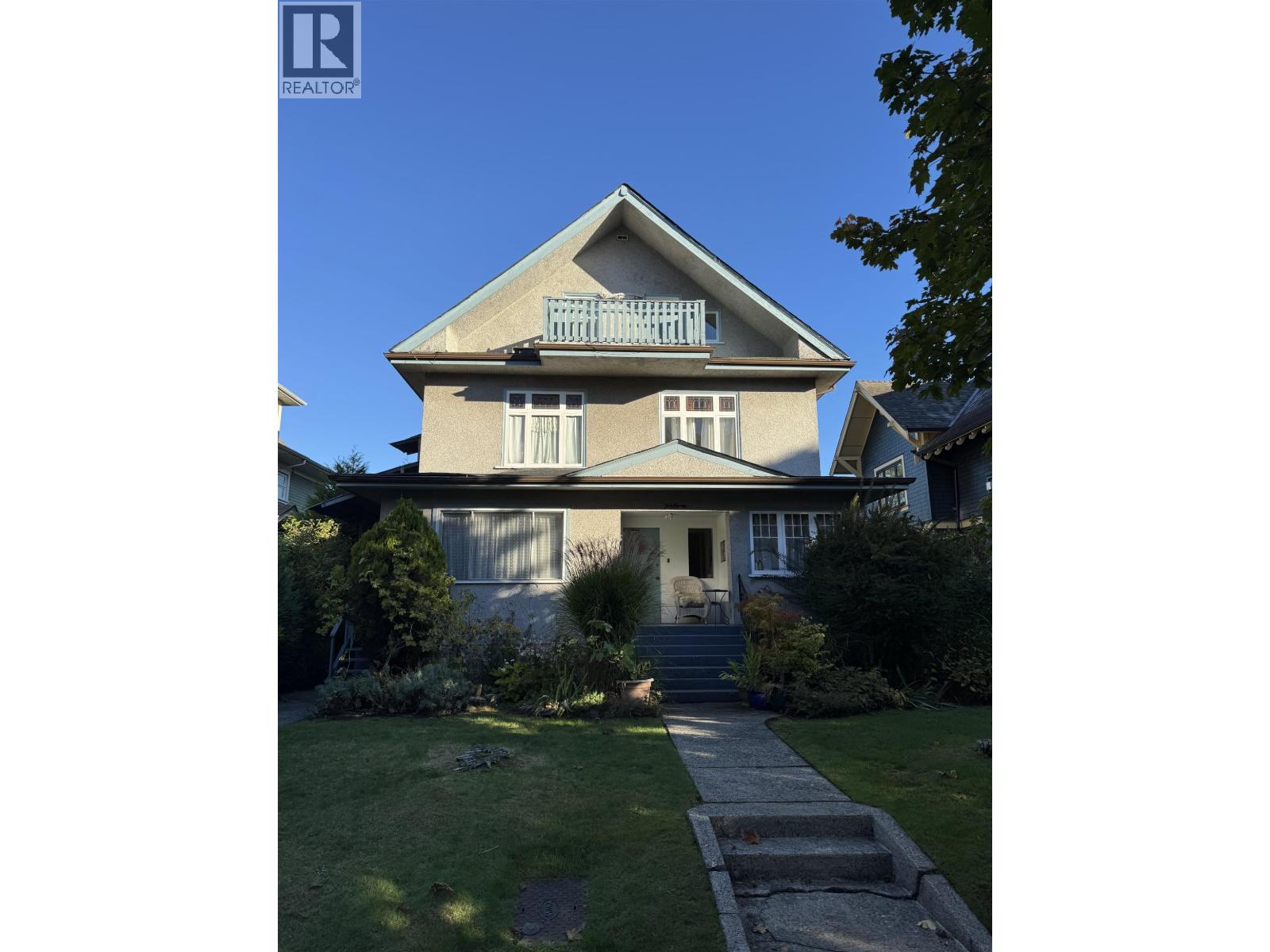 345 W 11th Ave, Vancouver, BC V5Y 1T3