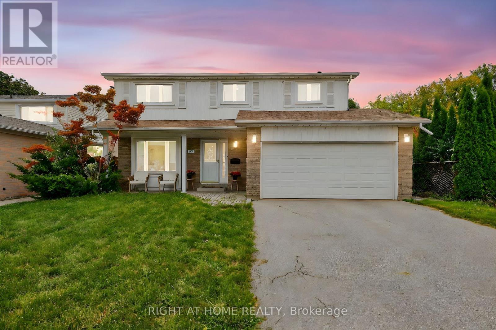 16 Mayvern Cres, Richmond Hill, ON L4C 5J4