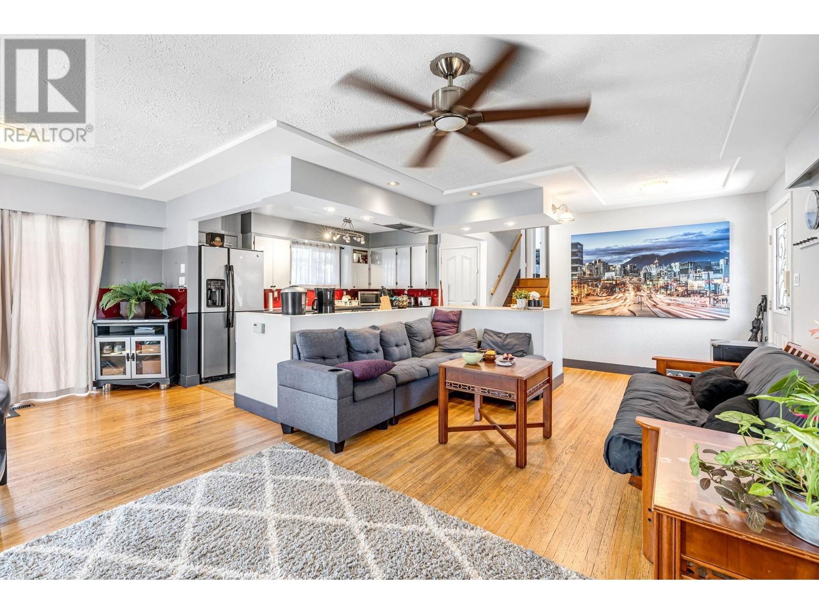 2715 Coast Meridian Rd, Port Coquitlam, BC V3B 3M6