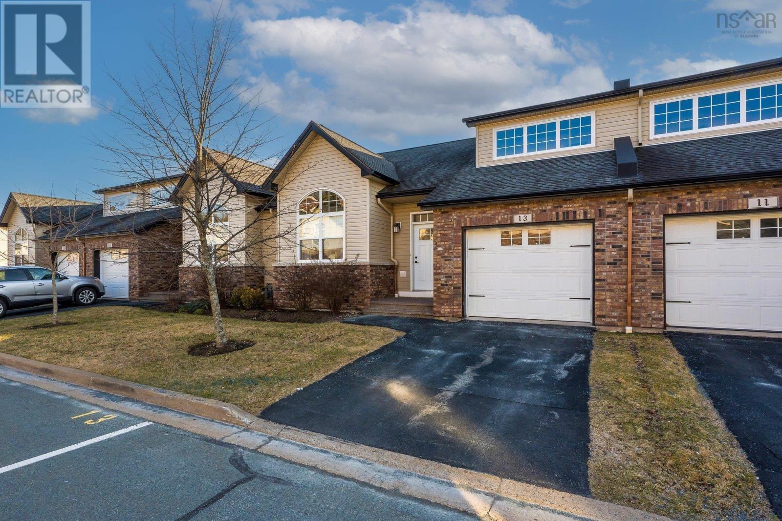 13 Aquavista Ln, Dartmouth, NS B2W 0K5
