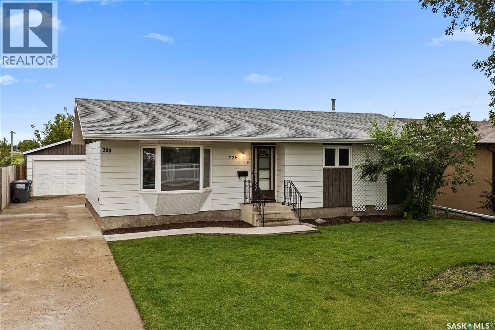 206 Postnikoff Cres, Saskatoon, SK S7M 4S6