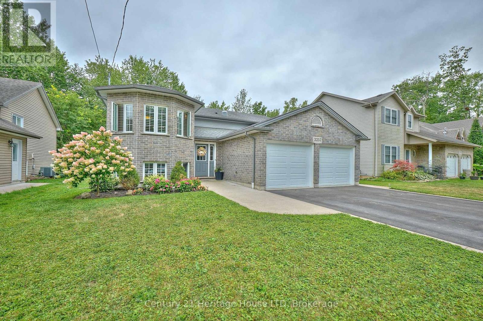 3257 Grove Ave, Fort Erie, ON L0S 1N0