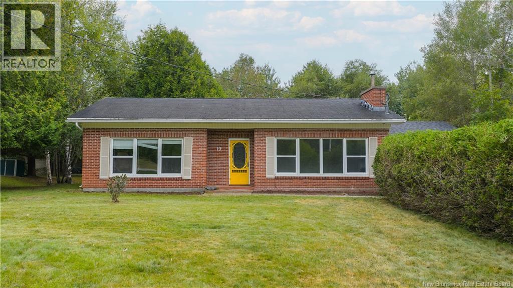 19 Frances Ave, Rothesay, NB E2E 1W7