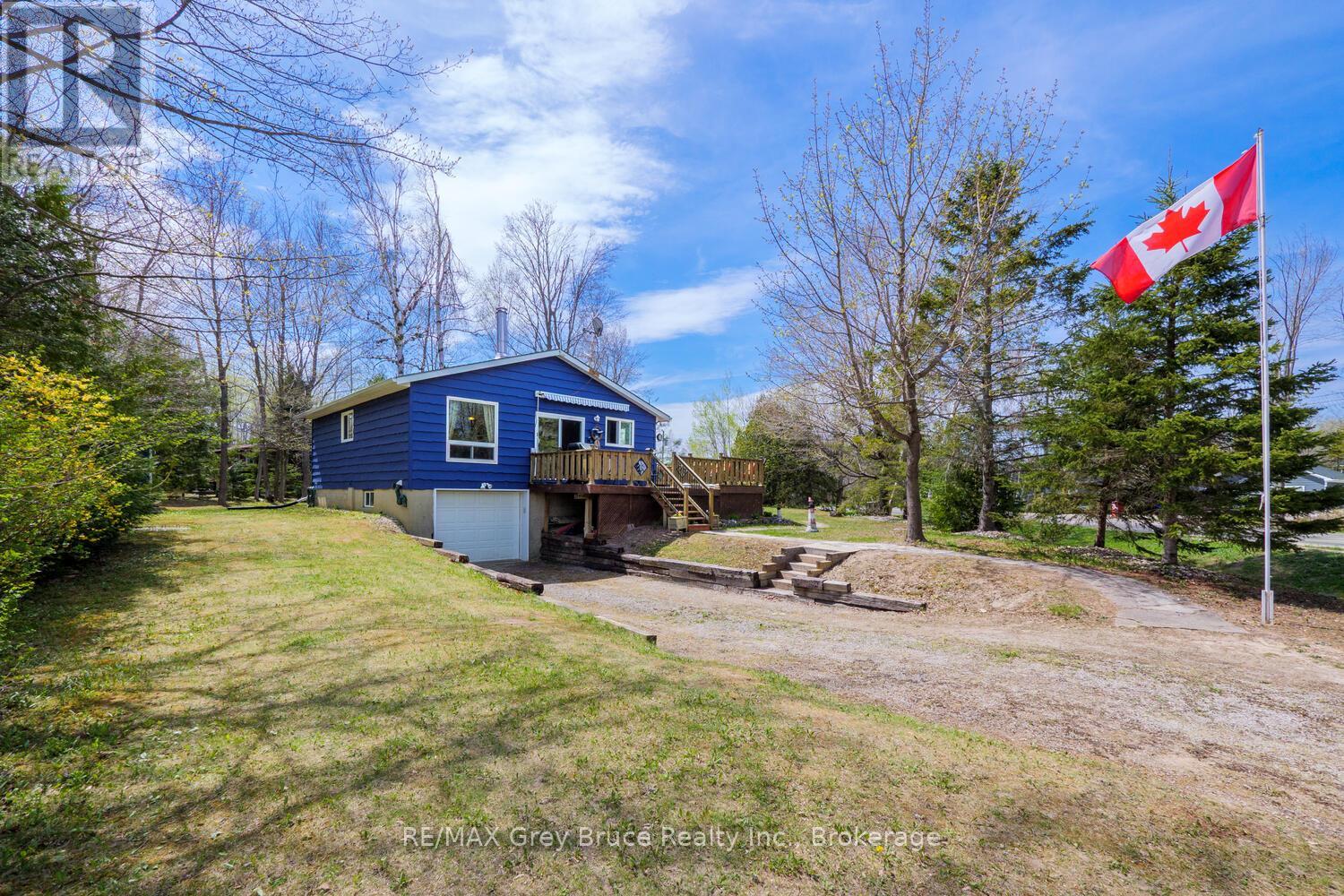136 Maple Dr, Northern Bruce Peninsula, ON N0H 1Z0