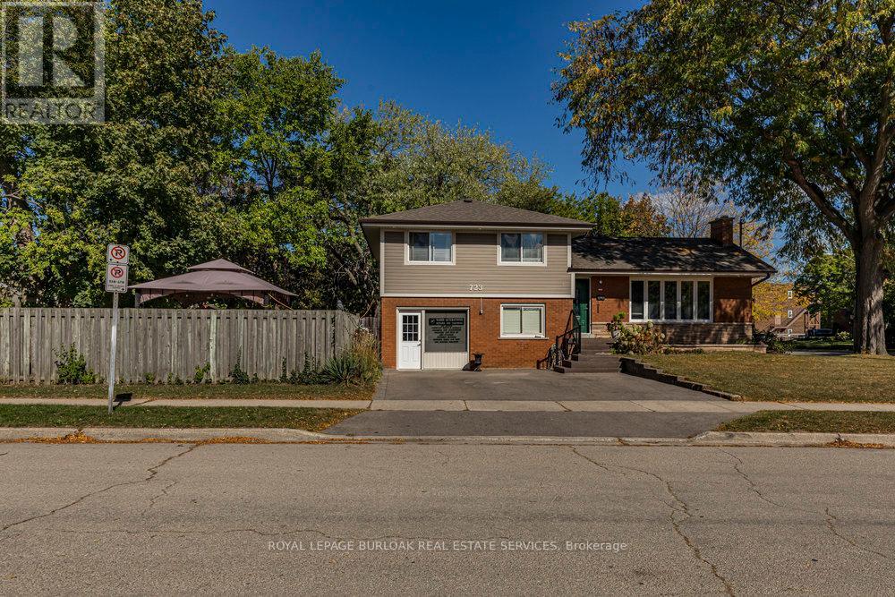 723 Hyde Rd, Burlington, ON L7R 4B7