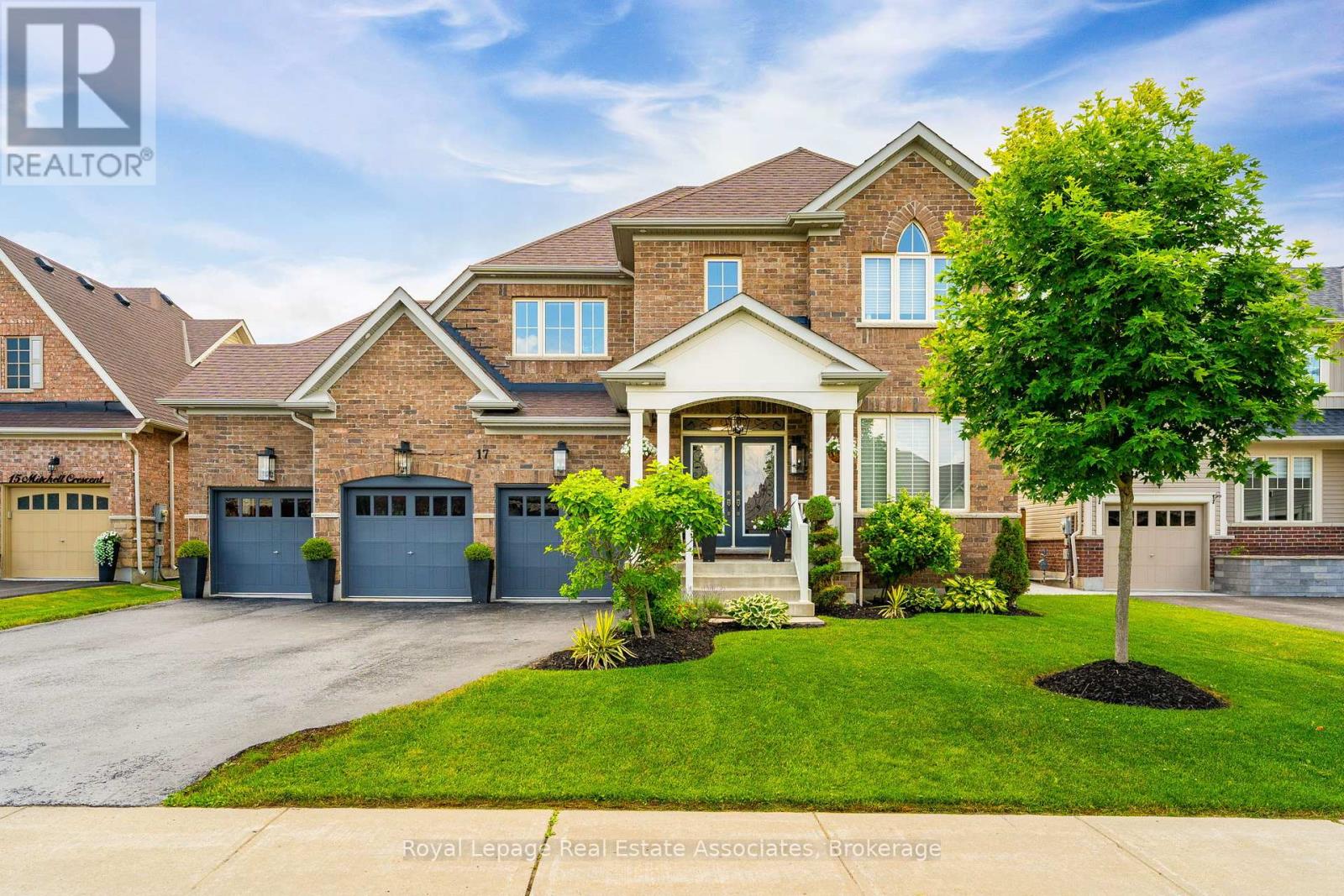 17 Mitchell Cres, Mono, ON L9W 6W6