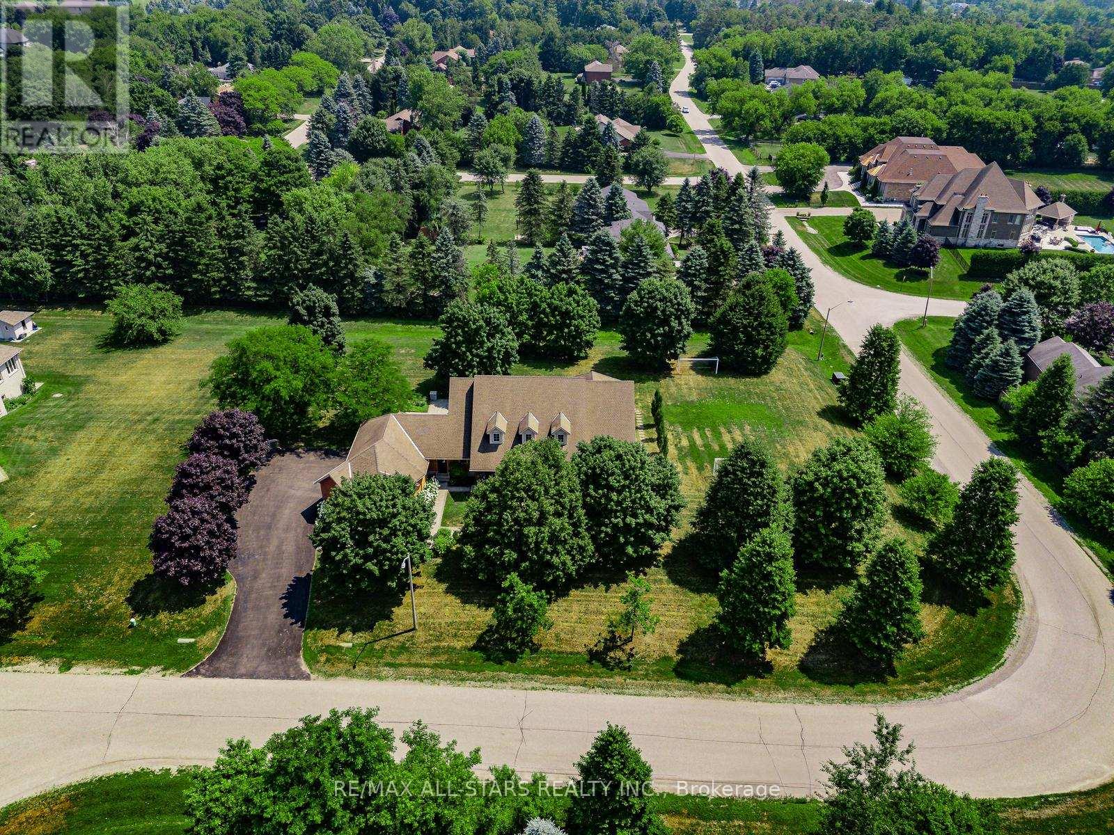 2 Robert Gray Rd, Whitchurch-Stouffville, ON L4A 1M4
