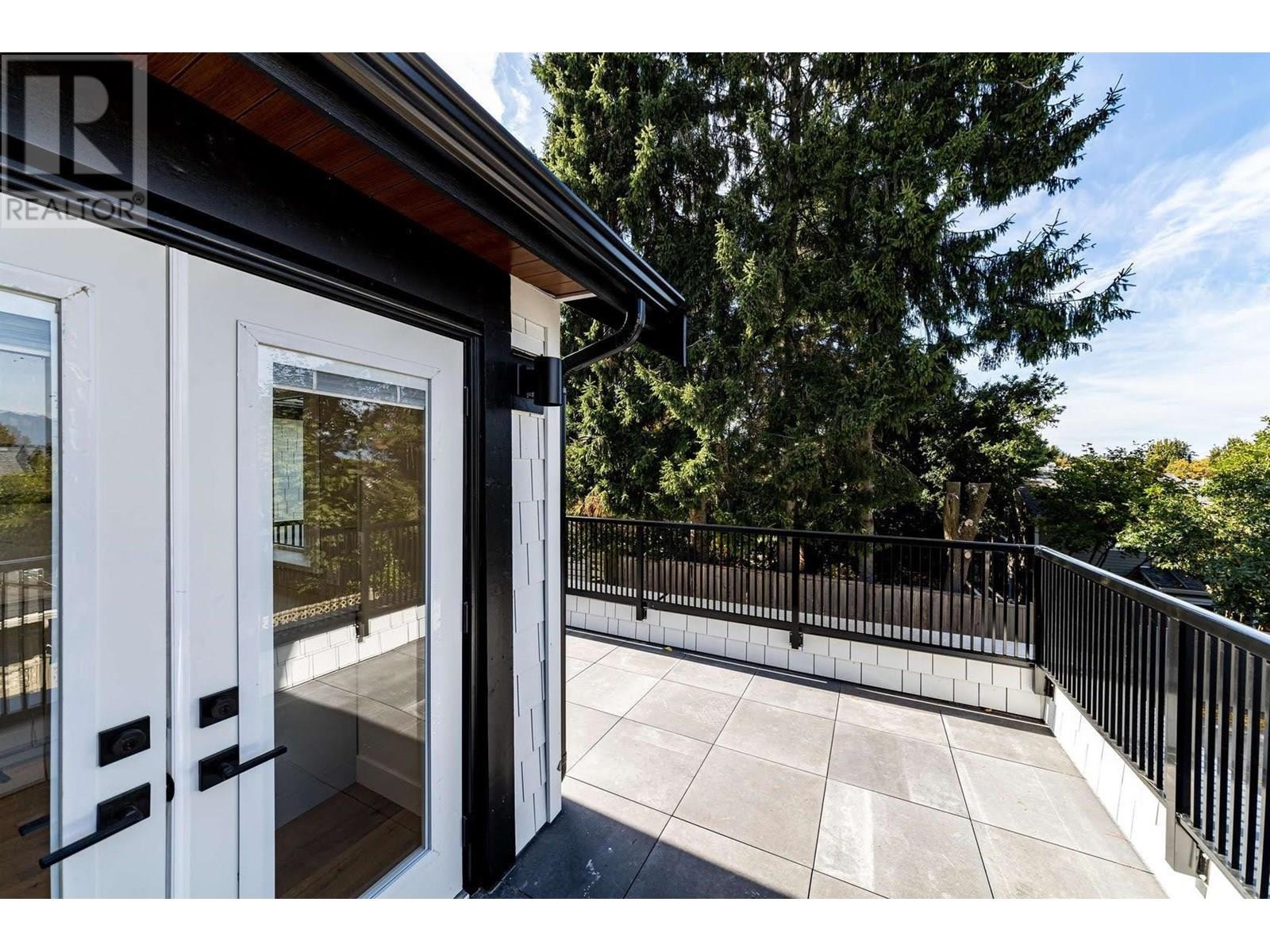 5447 Killarney St, Vancouver, BC V5R 3W3