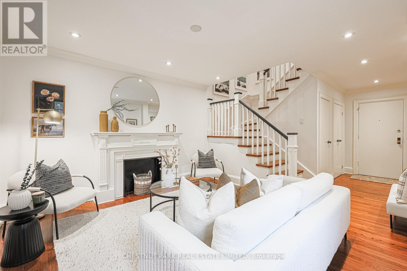 111 480 Oriole Pkwy, Toronto, ON M5P 2H8