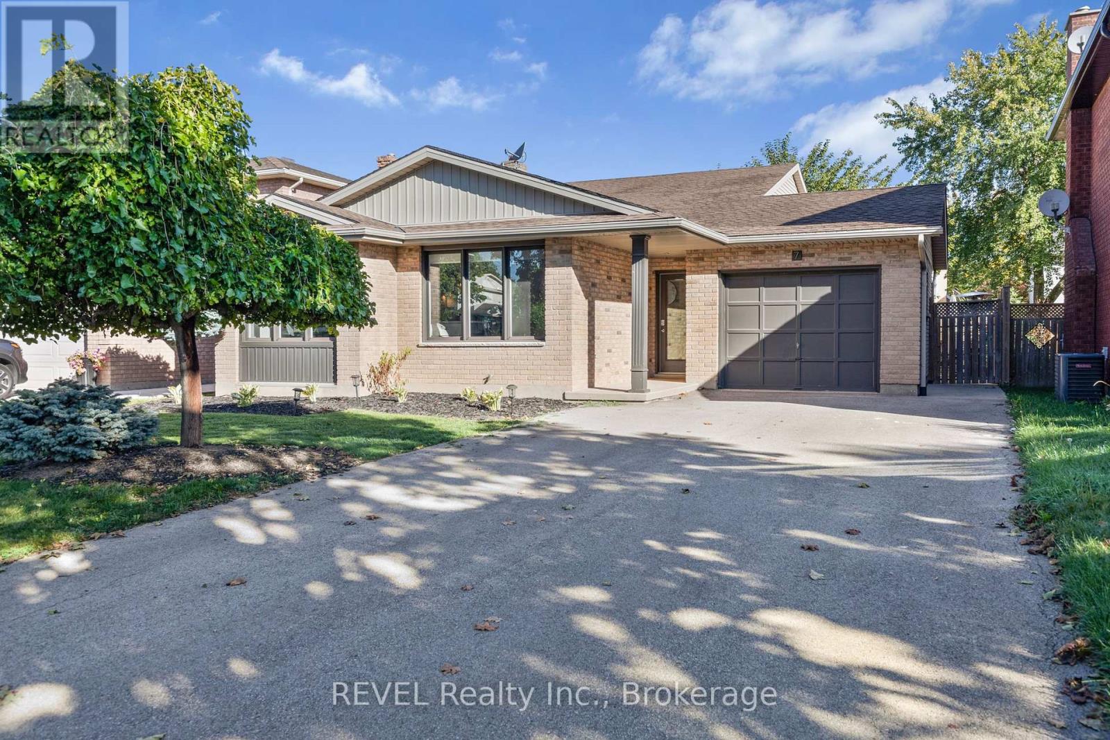 7 Bascary Cres, St. Catharines, ON L2S 3M6