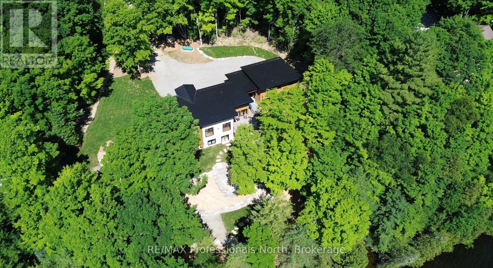 1041 Minaki Ln, Minden Hills, ON K0M 2K0