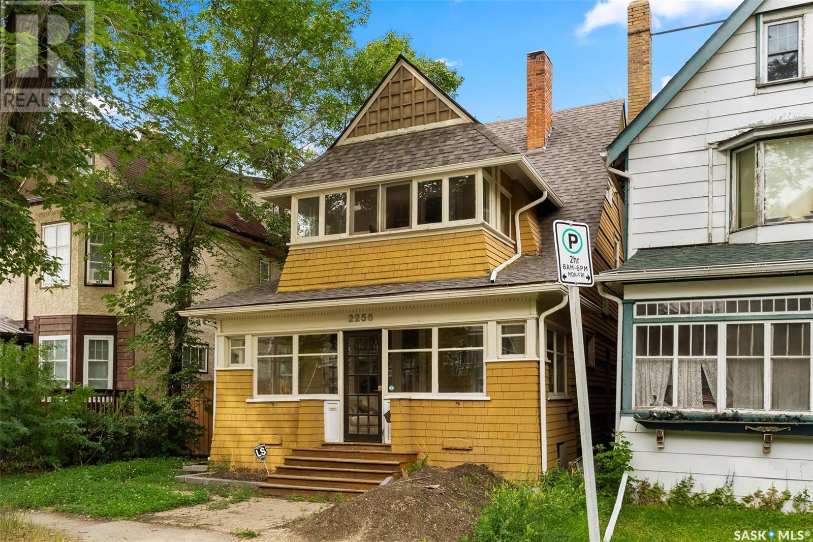 2256 Angus St, Regina, SK S4T 2A2