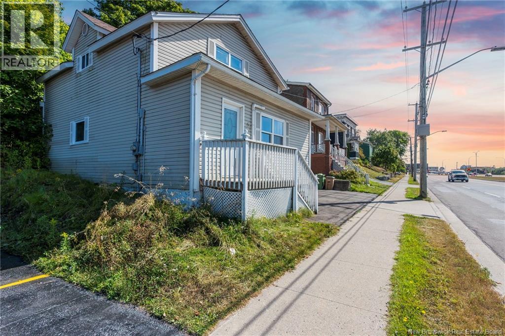 63 Russell St, Saint John, NB E2J 2H6