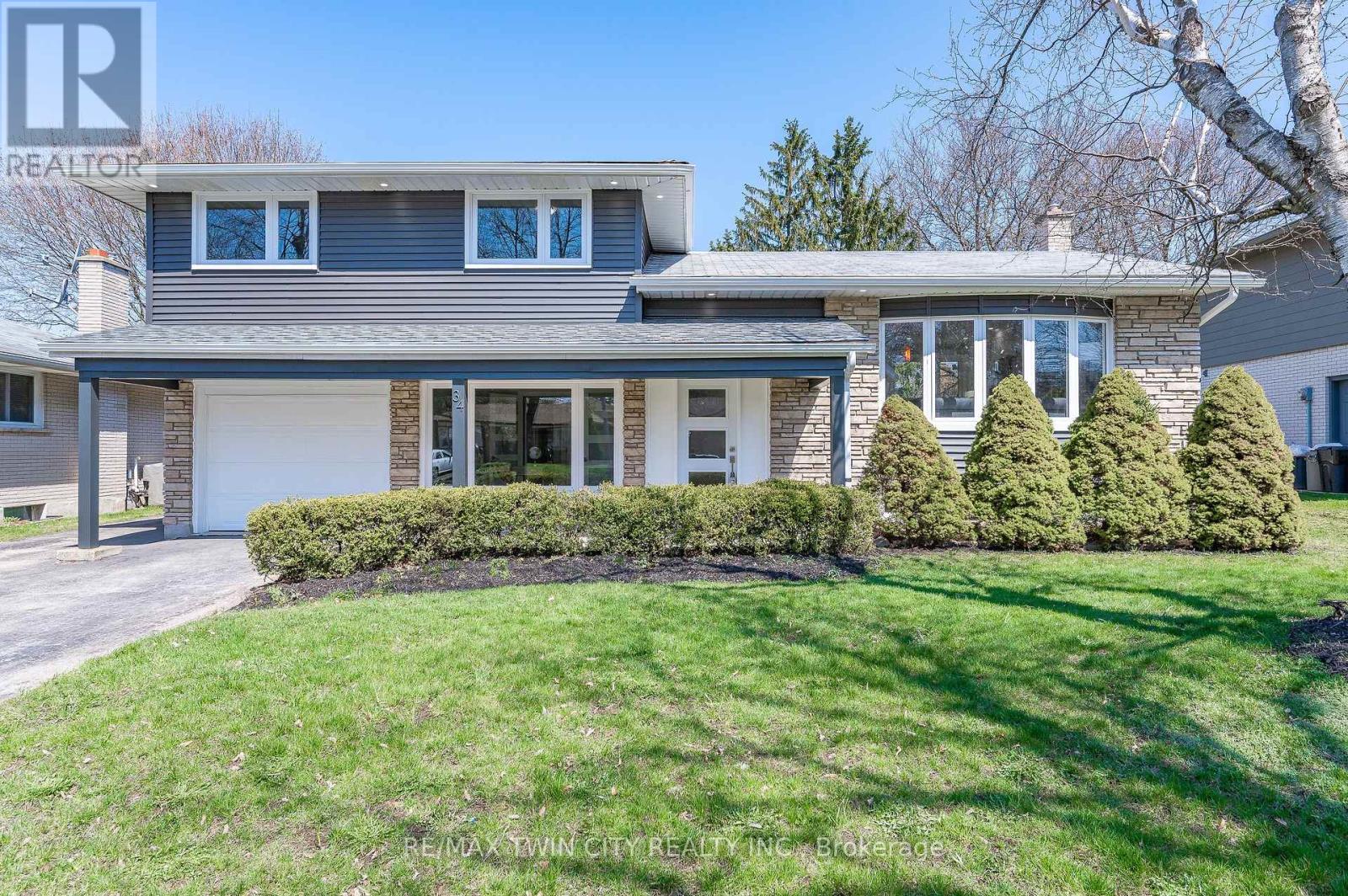 34 Bradley Dr, Kitchener, ON N2A 1K4