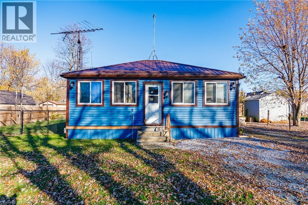 11 Reidy St, Peacock Point, ON N0A 1L0