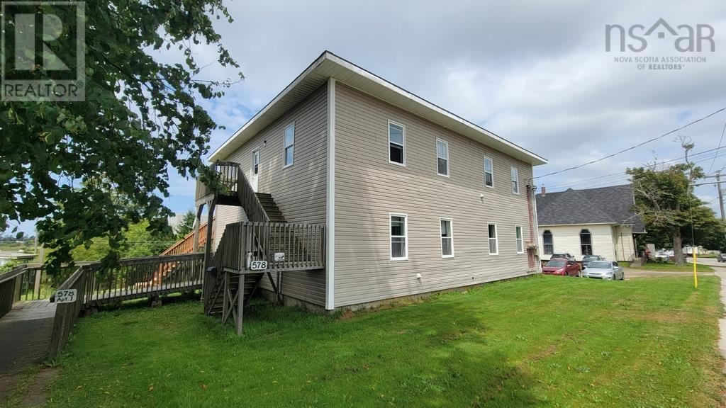 578-582 Main St, Yarmouth, NS B5A 1J4