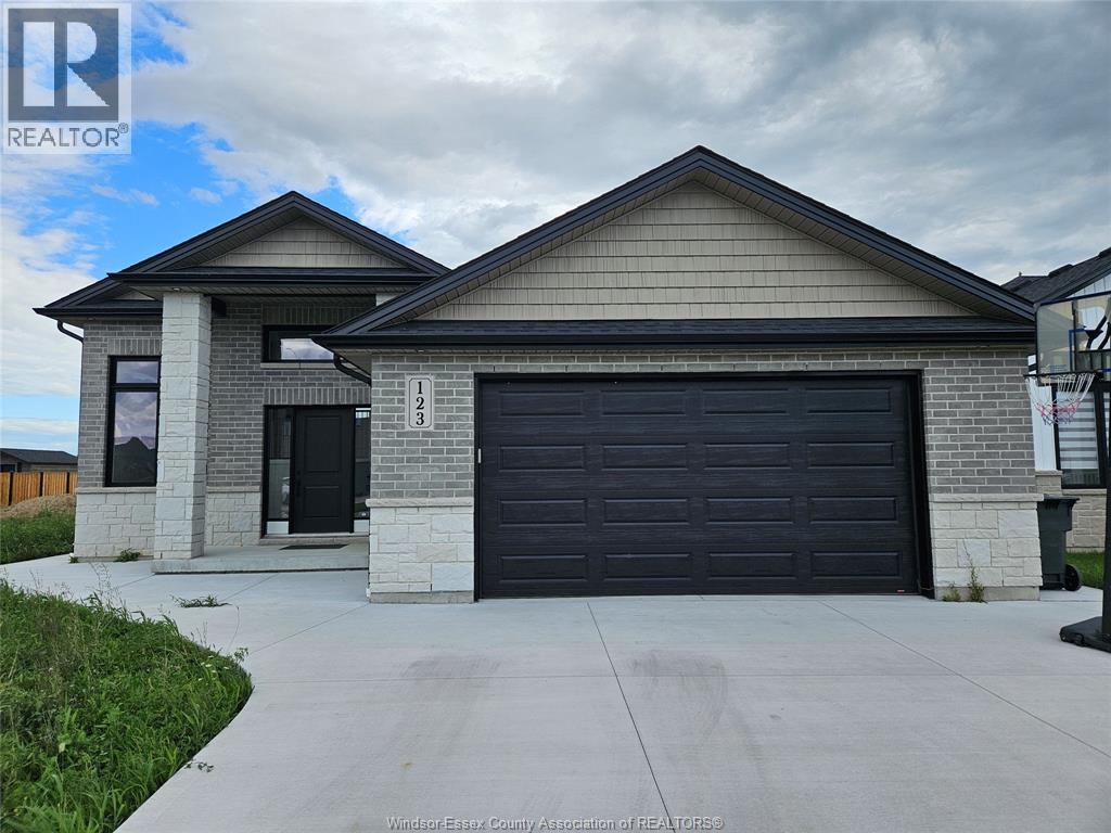 123 Kingsbridge Dr, Amherstburg, ON N9V 0G8