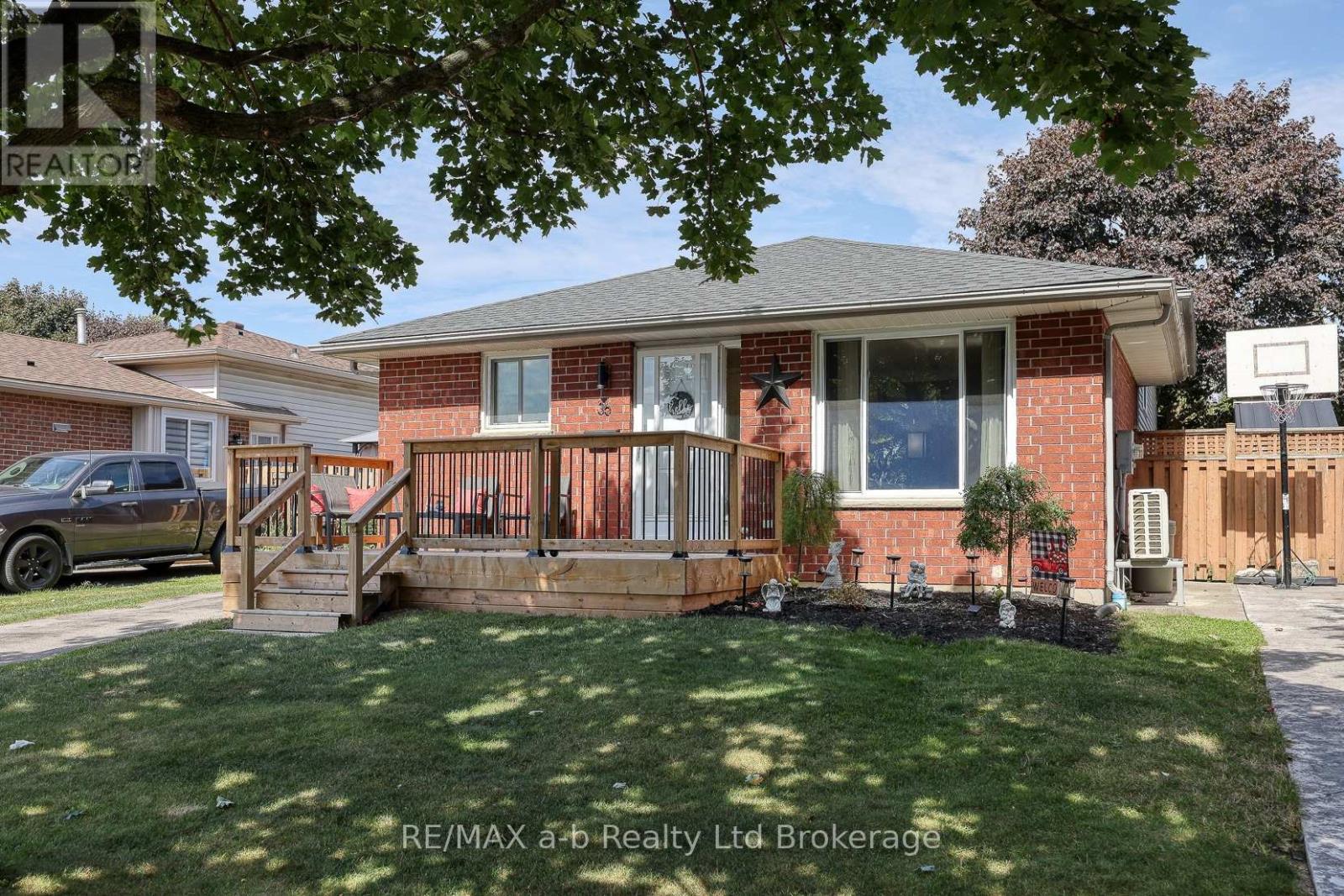 36 Portsmouth Rd, London, ON N5V 4E2