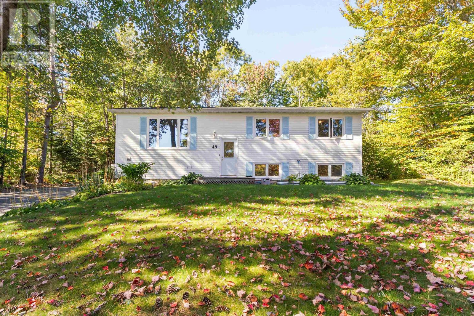 49 Pinetree Cres, Halifax, NS B3Z 1K4