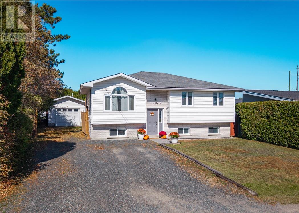 1628 Carol St, Sudbury, ON P3N 1H1
