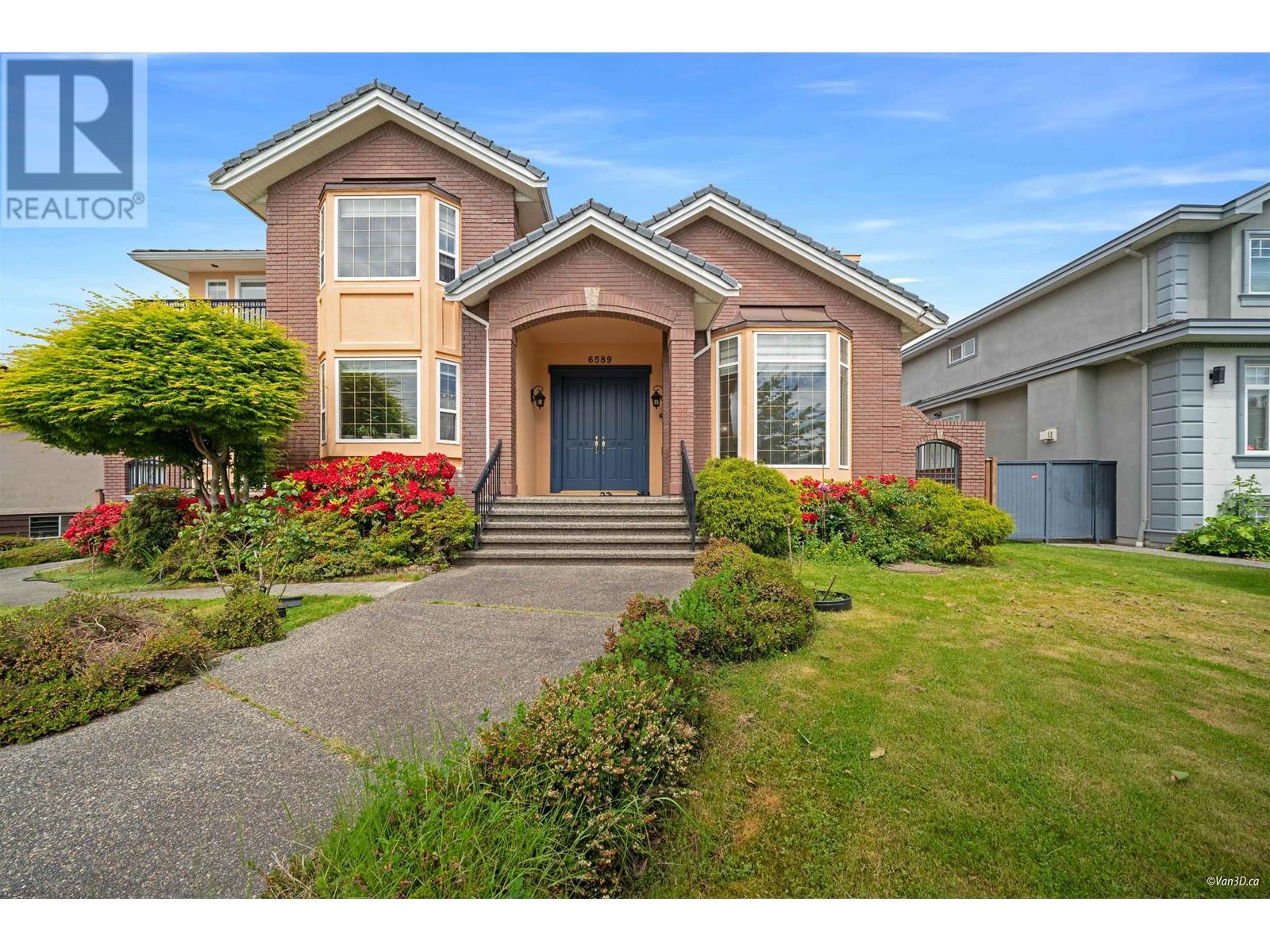 6589 Kitchener St, Burnaby, BC V5B 2J7