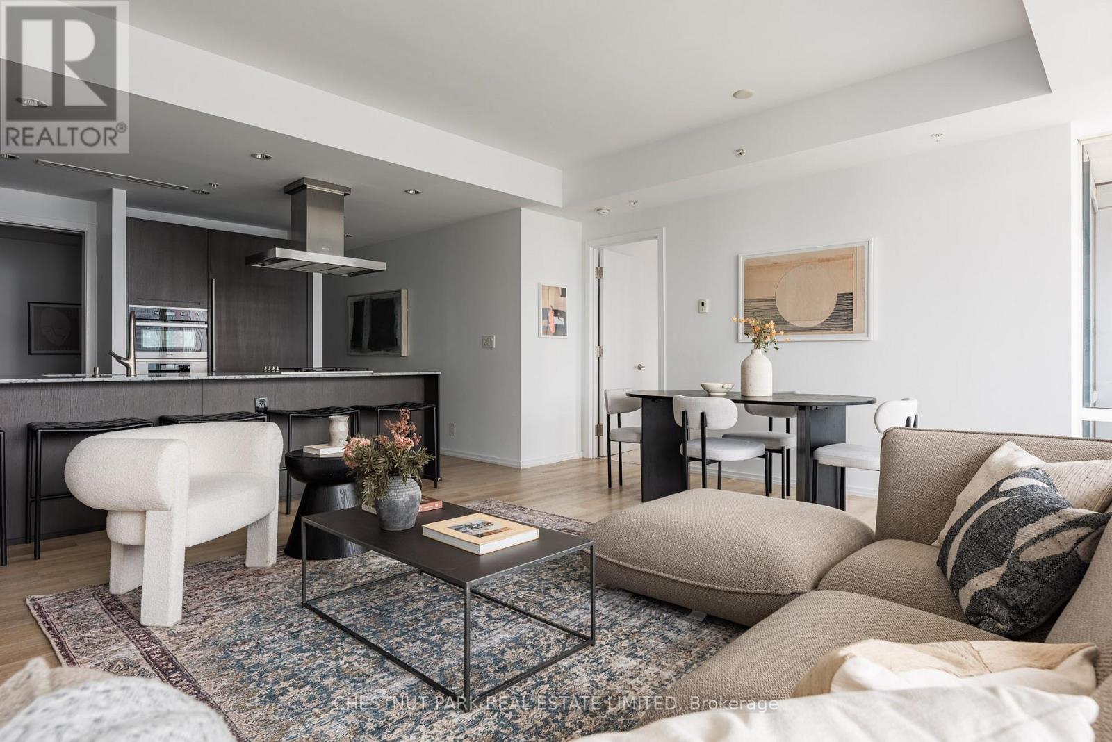 3203 180 University Ave, Toronto, ON M5H 0A2