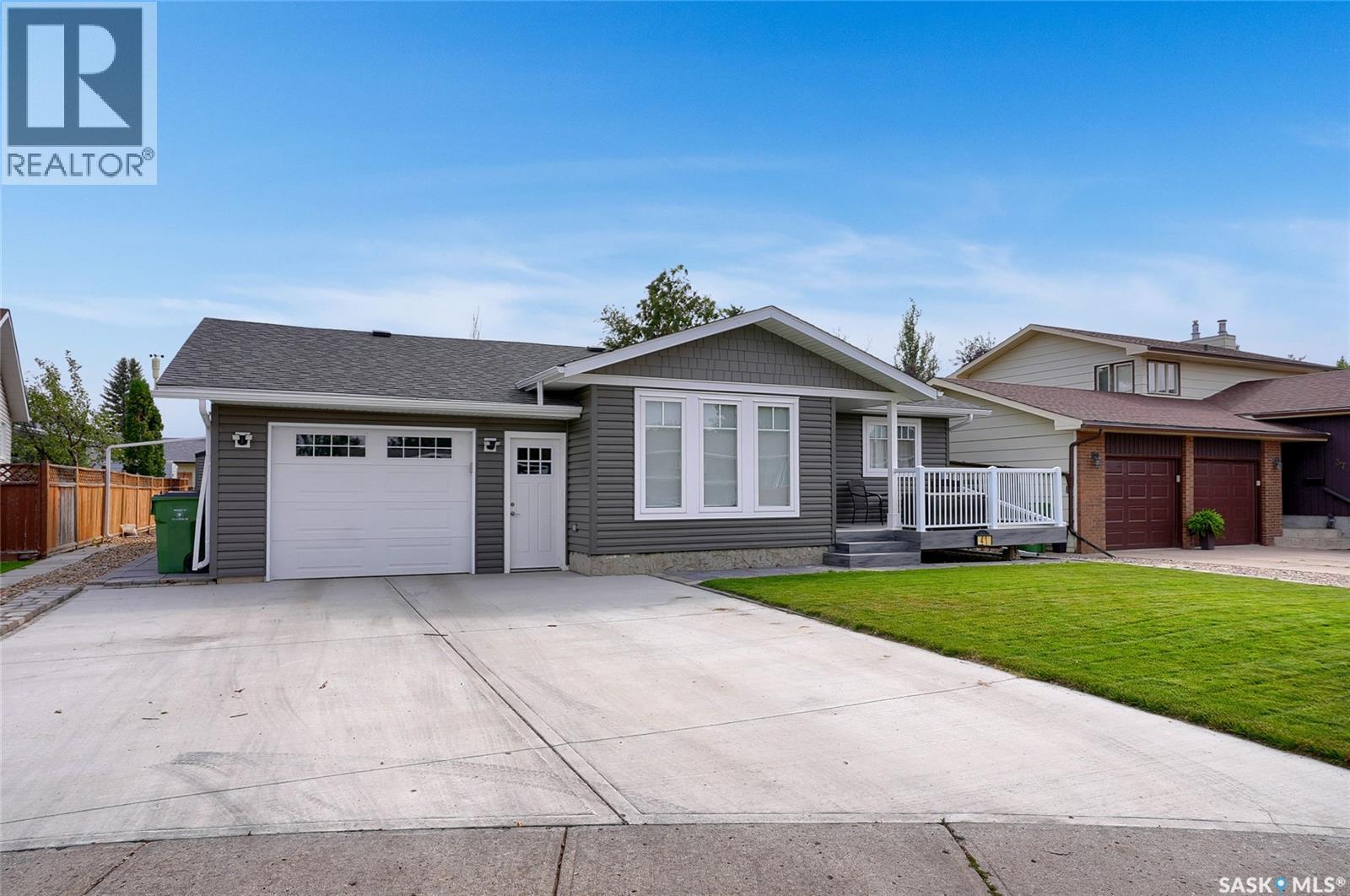 41 Edelweiss Cres, Moose Jaw, SK S6J 1E4