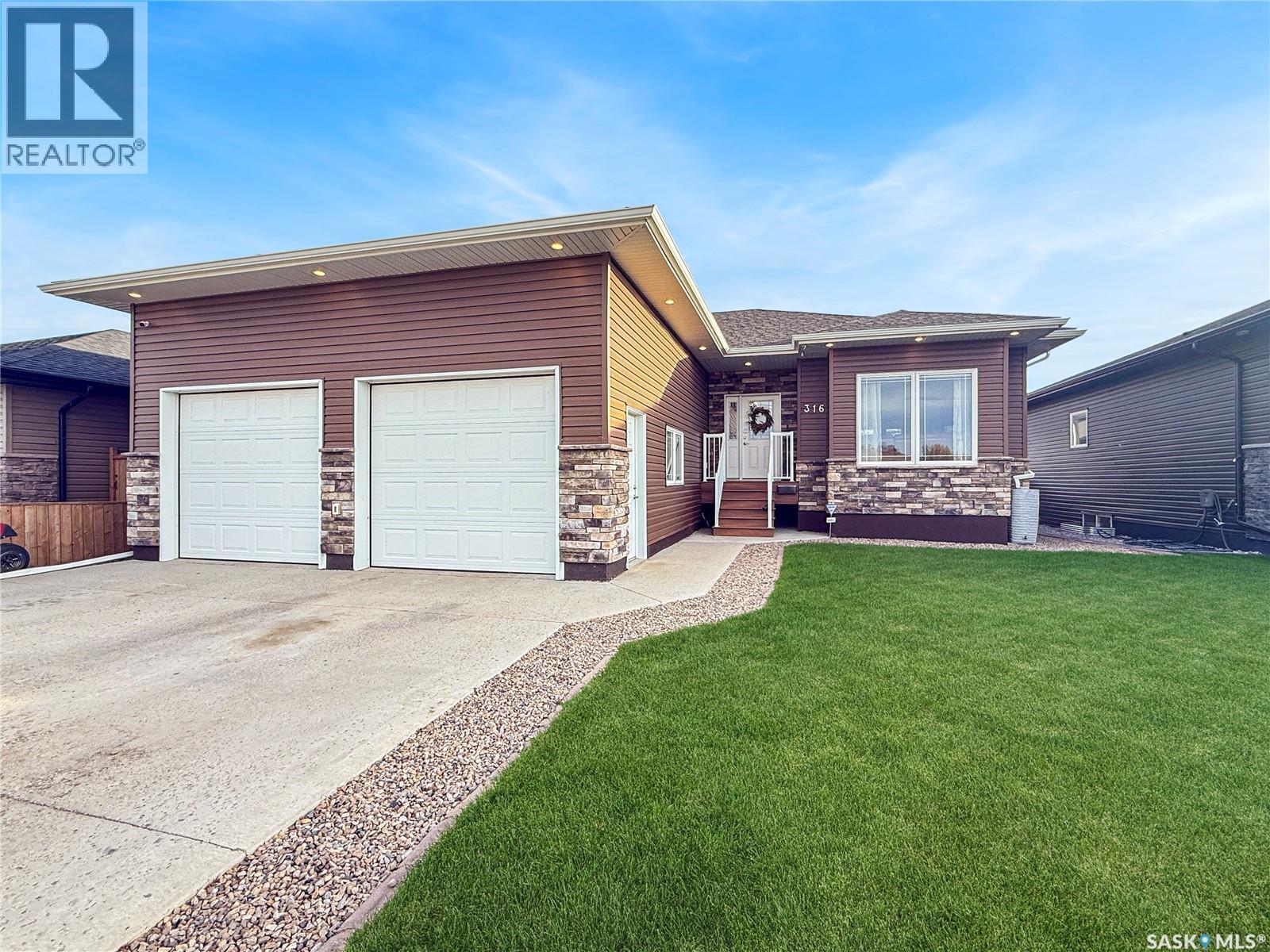 316 Valley Pointe Way, Swift Current, SK S9H 5N2