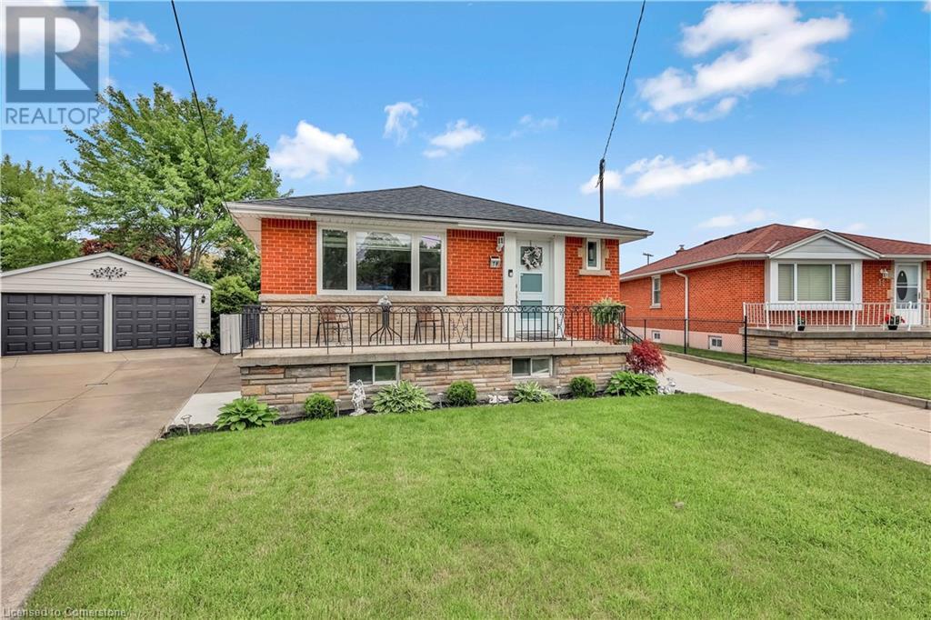 79 Castlefield Dr, Hamilton, ON L8T 3R1