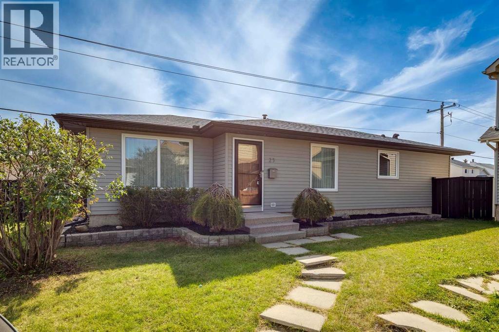 23 Erin Grove Ct SE, Calgary, AB T2B 3A8