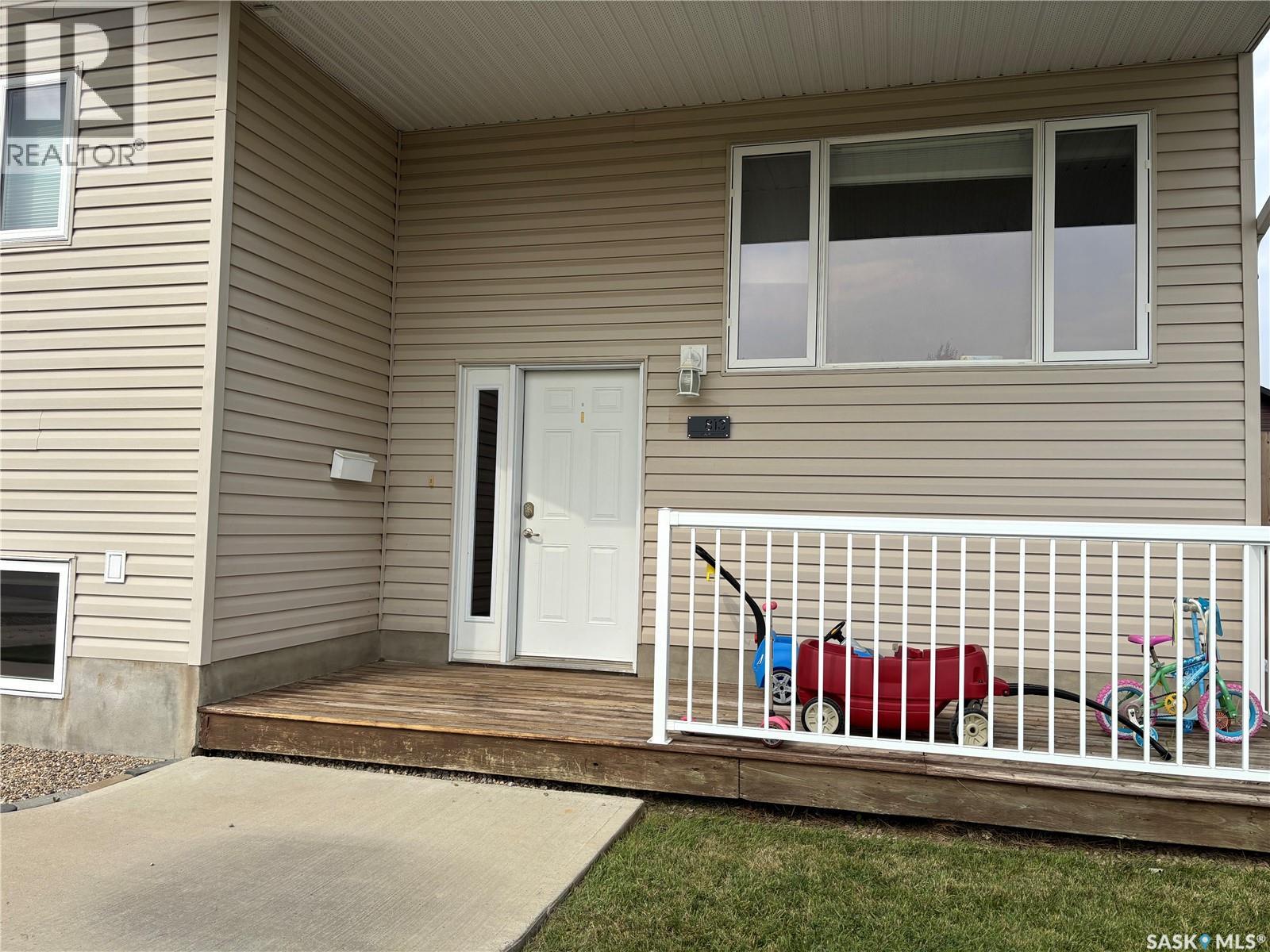 813 Lochwood Pl, Swift Current, SK S9H 4W9