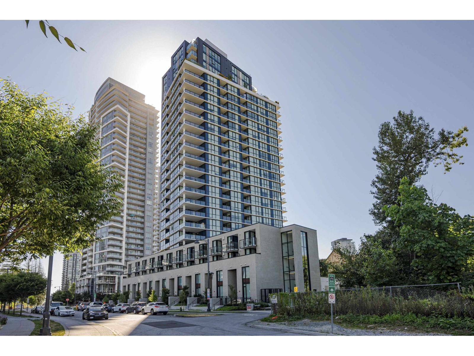 10333 133 Street Unit 2204, Surrey, BC V3T 0V1