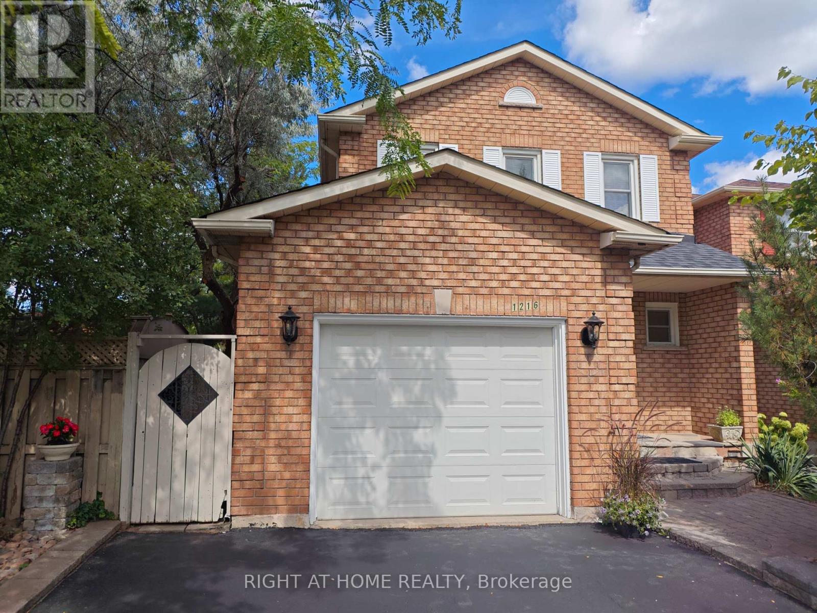 1216 Blackburn Dr, Oakville, ON L6M 2X9