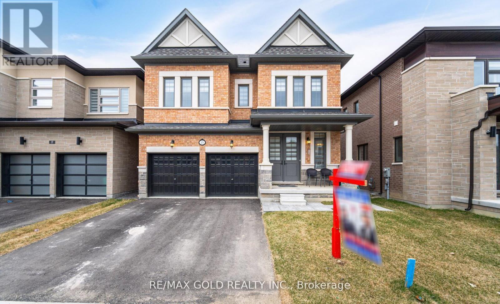 15 Duxbury Rd, Brampton Sandringham-wellington North, ON L6R 4E3