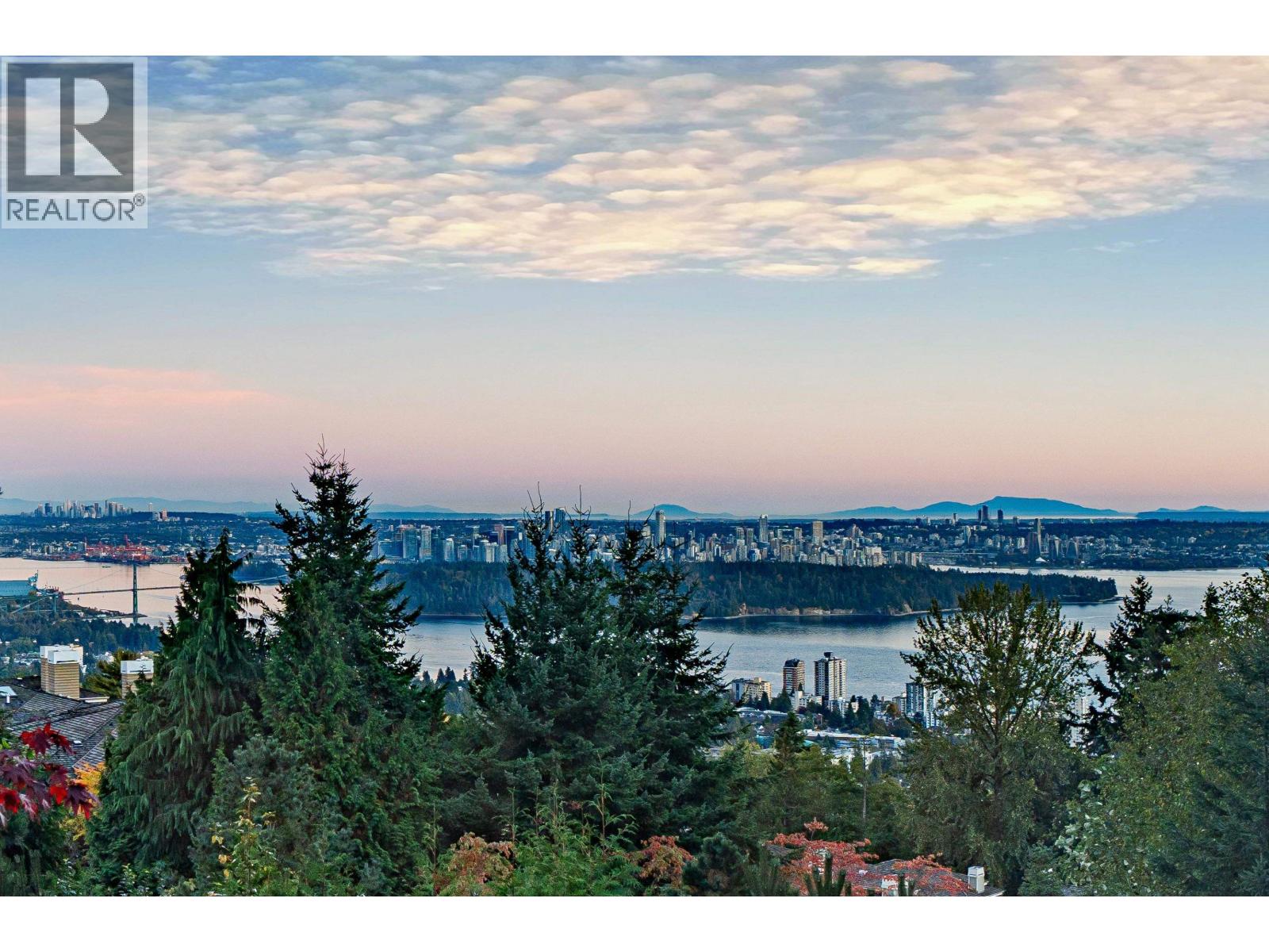 2398 Constantine Pl, West Vancouver, BC V7S 3H7