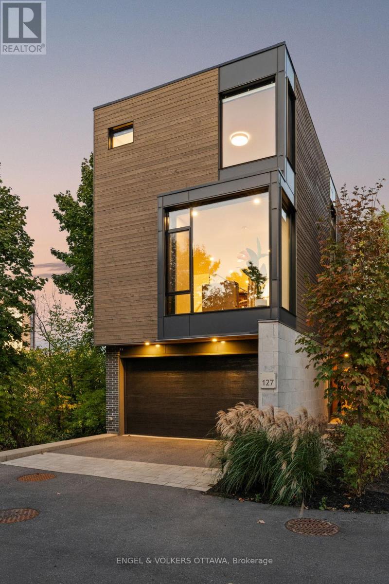 127 Peridot Private, Ottawa, ON K2C 3M3