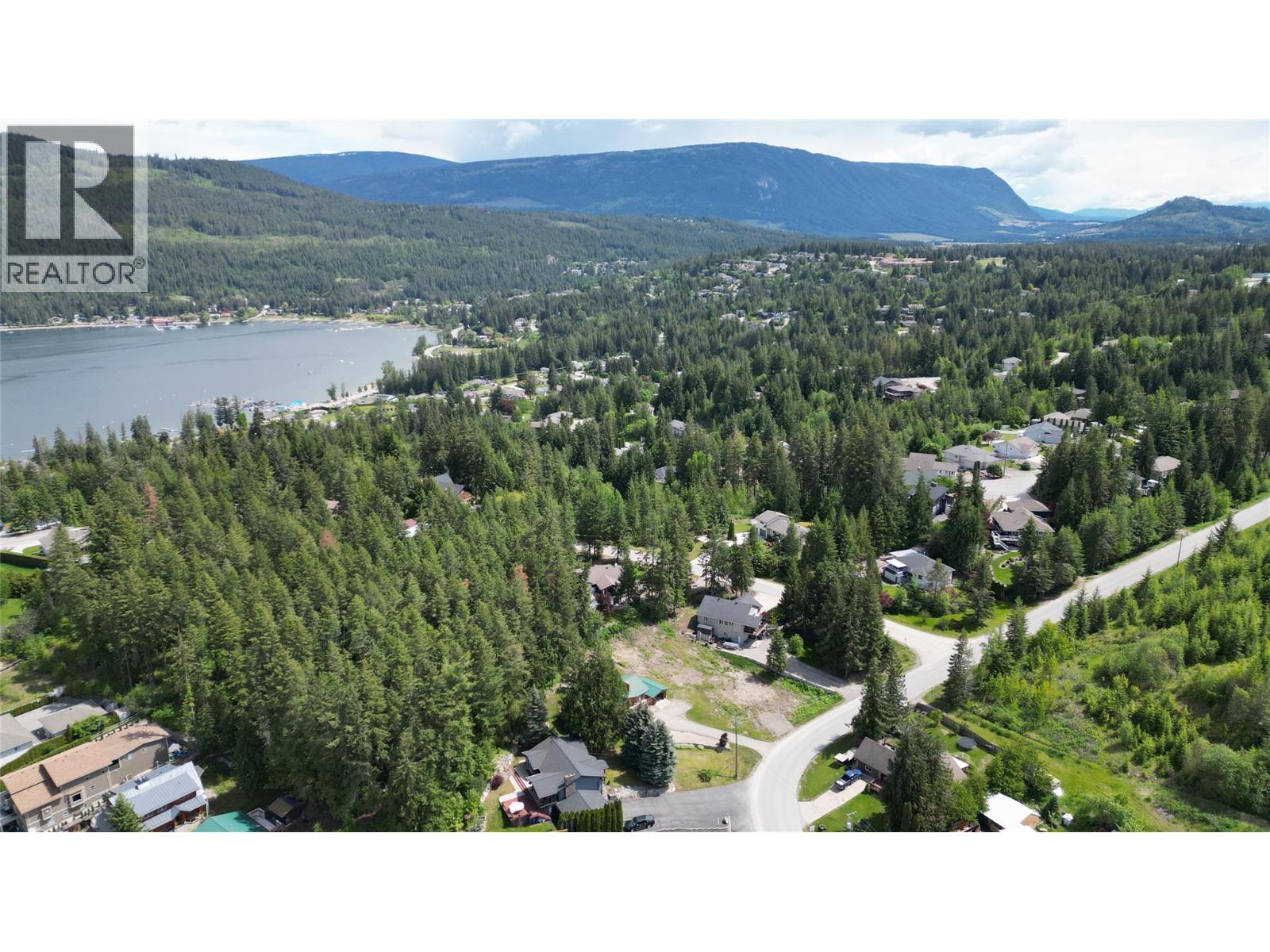 2902 Cedar Dr, Columbia-Shuswap C, BC V0E 2W2