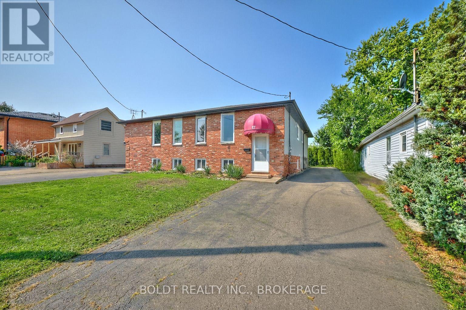 17 Colborne St, Thorold, ON L2V 3P8