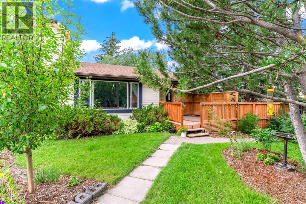 1107 Ranchview Rd NW, Calgary, AB T3G 1J5