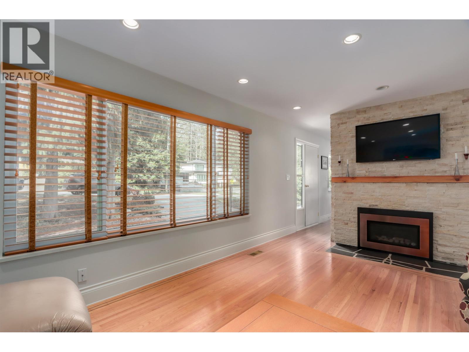 999 Frederick Rd, North Vancouver, BC V7K 1H7