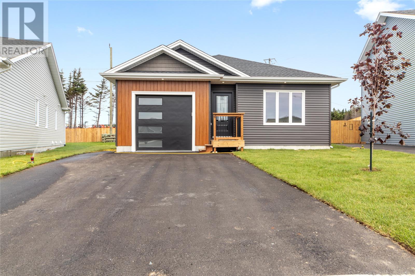 7 Fencer Pl, Conception Bay South, NL A1X 0M4