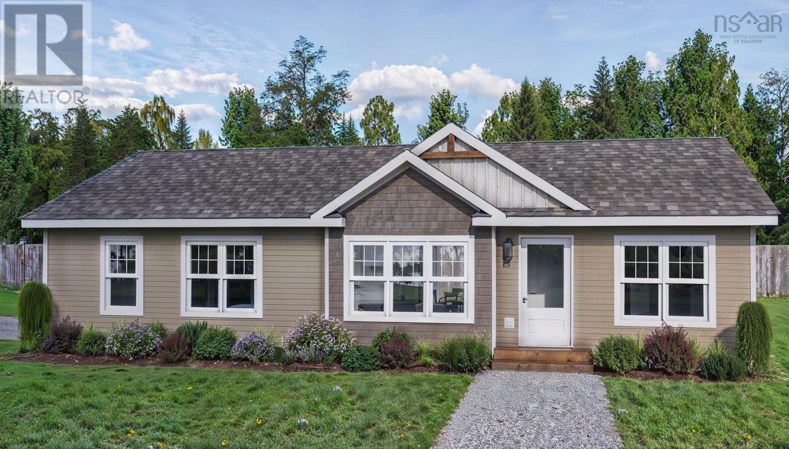 4 Regency Point Dr, Bible Hill, NS B6L 4B5