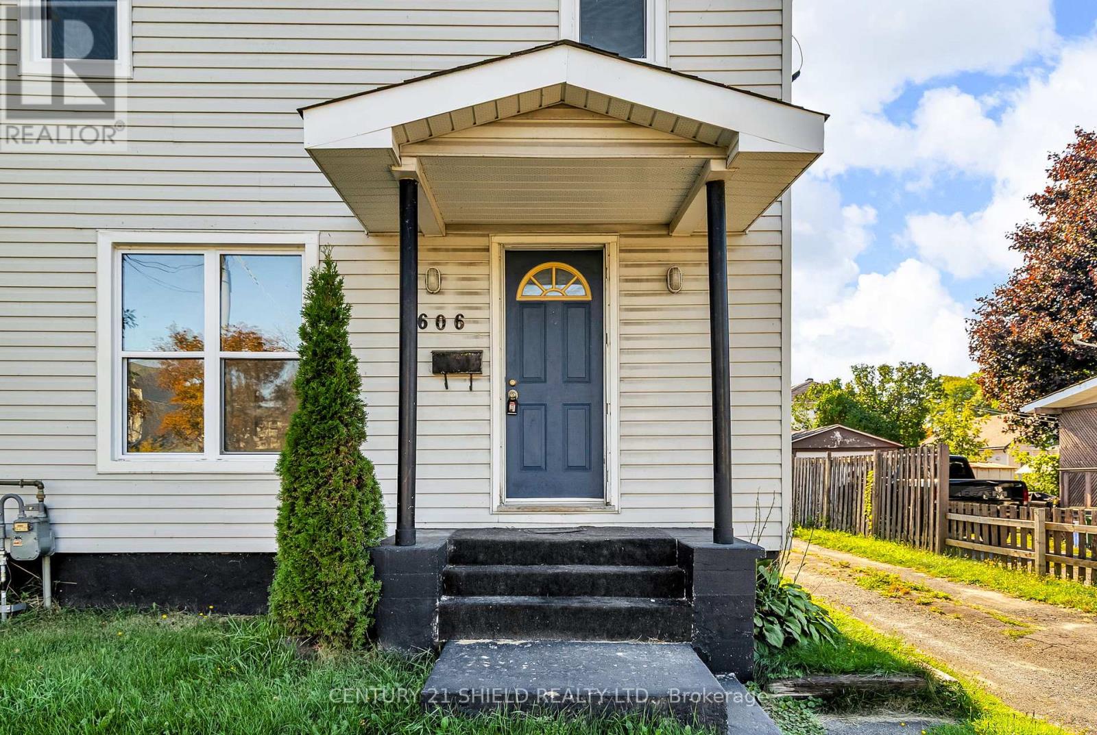 1606 Pitt St, Cornwall, ON K6J 3V2