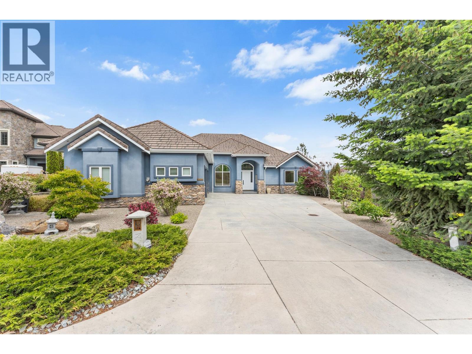 2543 Lucinde Rd, West Kelowna, BC V1Z 4B1